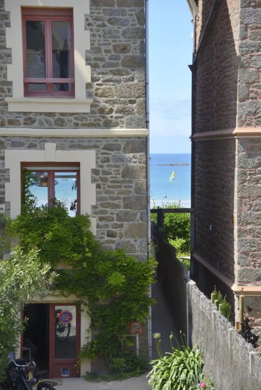 Hôtel Les Charmettes - Photo 1