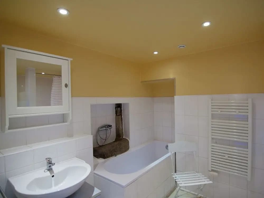 Spacious Gite With Large Terrace - Miniature 8