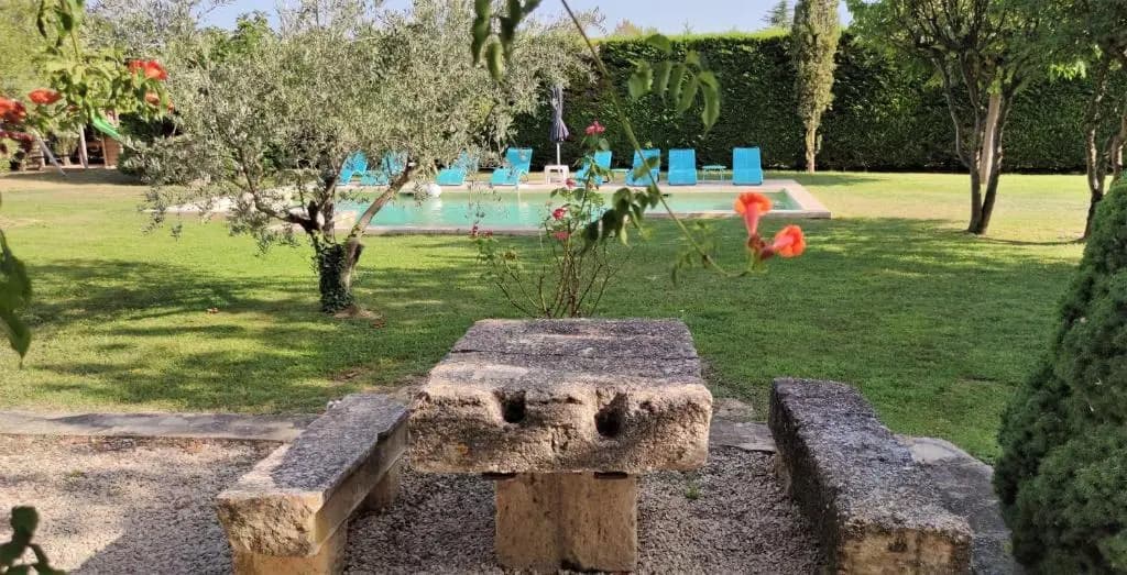 Très beau Mas Provençal avec Piscine Privée Chauffée située aux Vignères, en campagne proche de l'Isle sur La Sorgue au cœ...