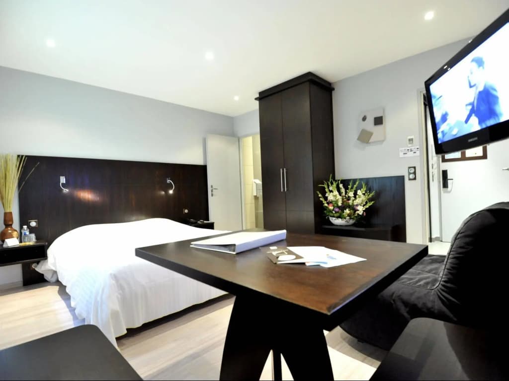 Cottage Hotel - Photo 2
