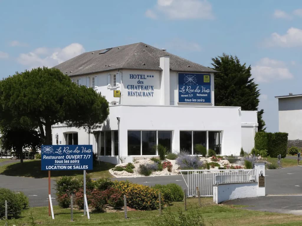 Hôtel des Châteaux - Photo 1