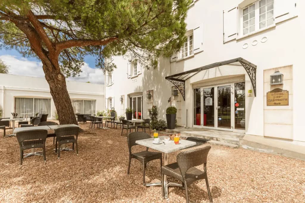 Hôtel des Châteaux - Photo 2