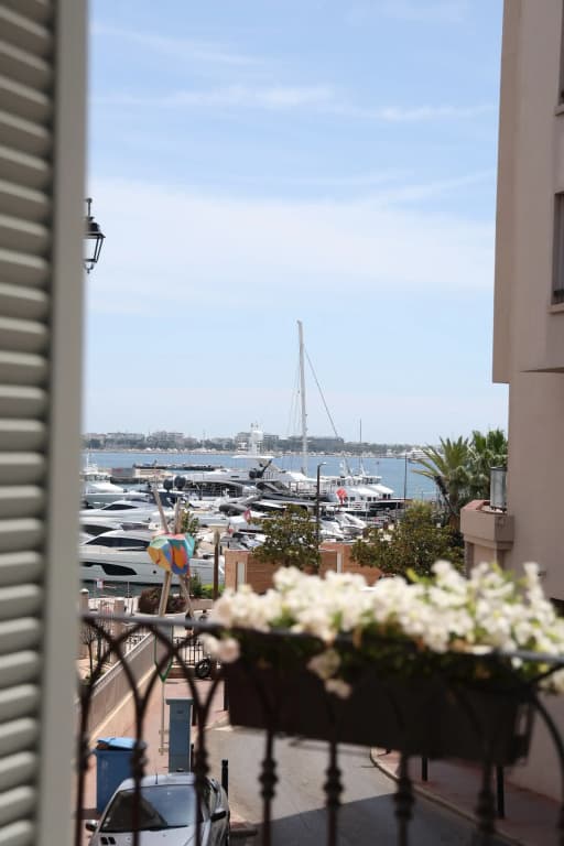 Apartments in the heart of Cannes - Photo 3