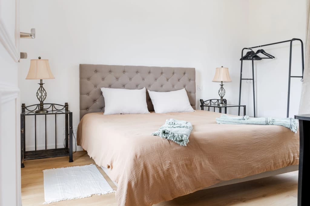 L'Eperonnete surrounded by Vineyards, 5* Classification Guest House - Photo 2