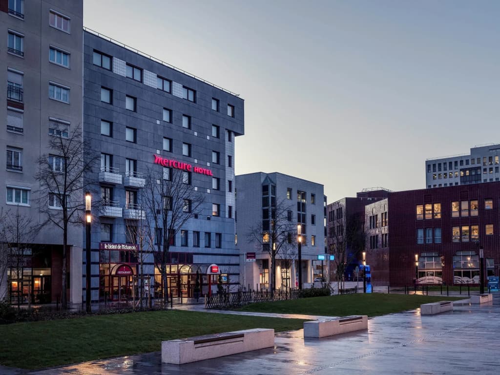 Hotel Mercure Saint Quentin En Yvelines Centre - Photo 1