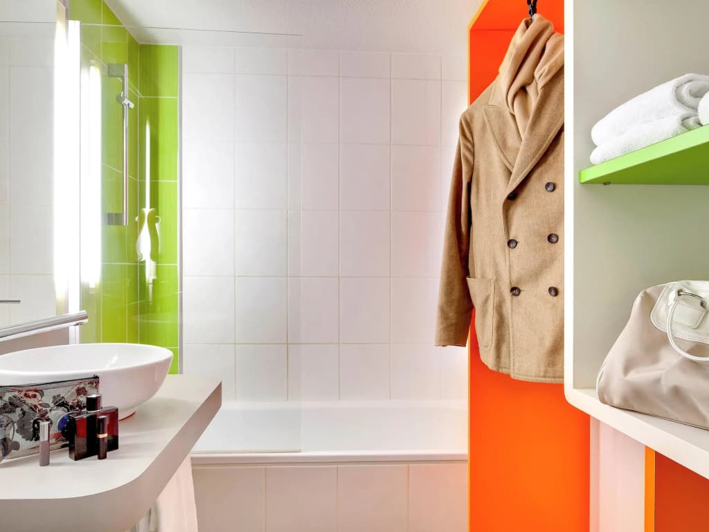 ibis Styles Clermont Ferrand Le Brezet Aeroport - Miniature 8