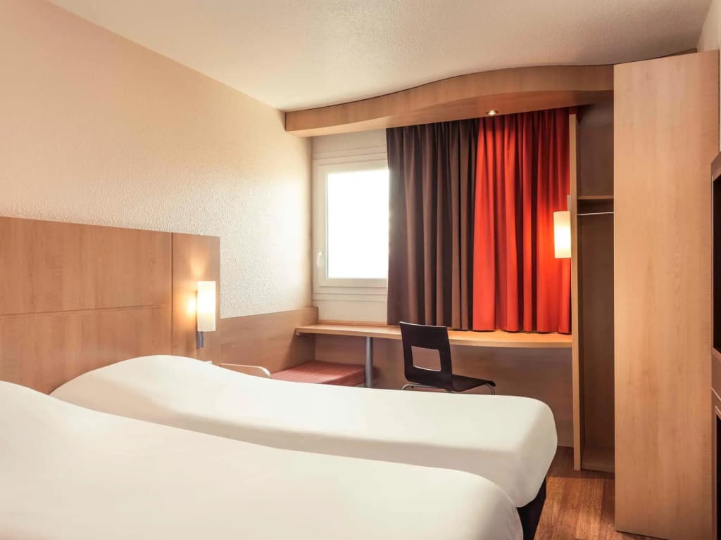 ibis Epinay sur seine Gennevilliers - Photo 2