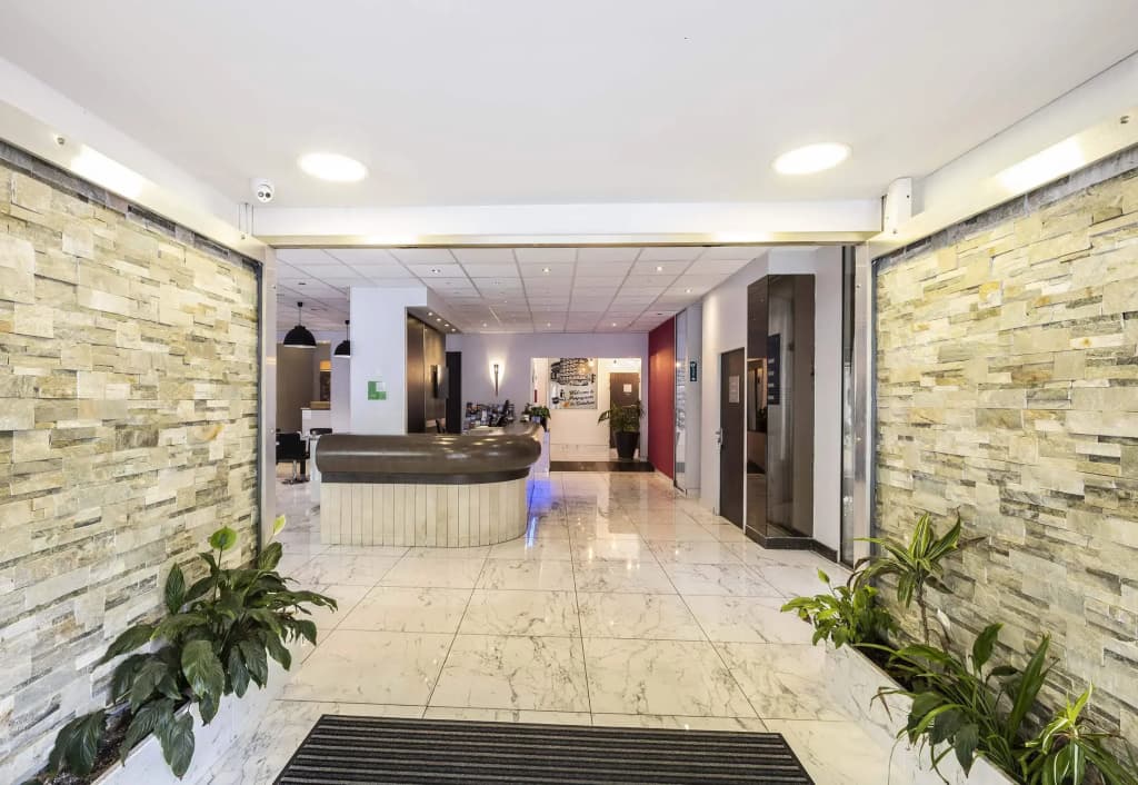 Best Western Plus Hotel Windsor - Photo 2
