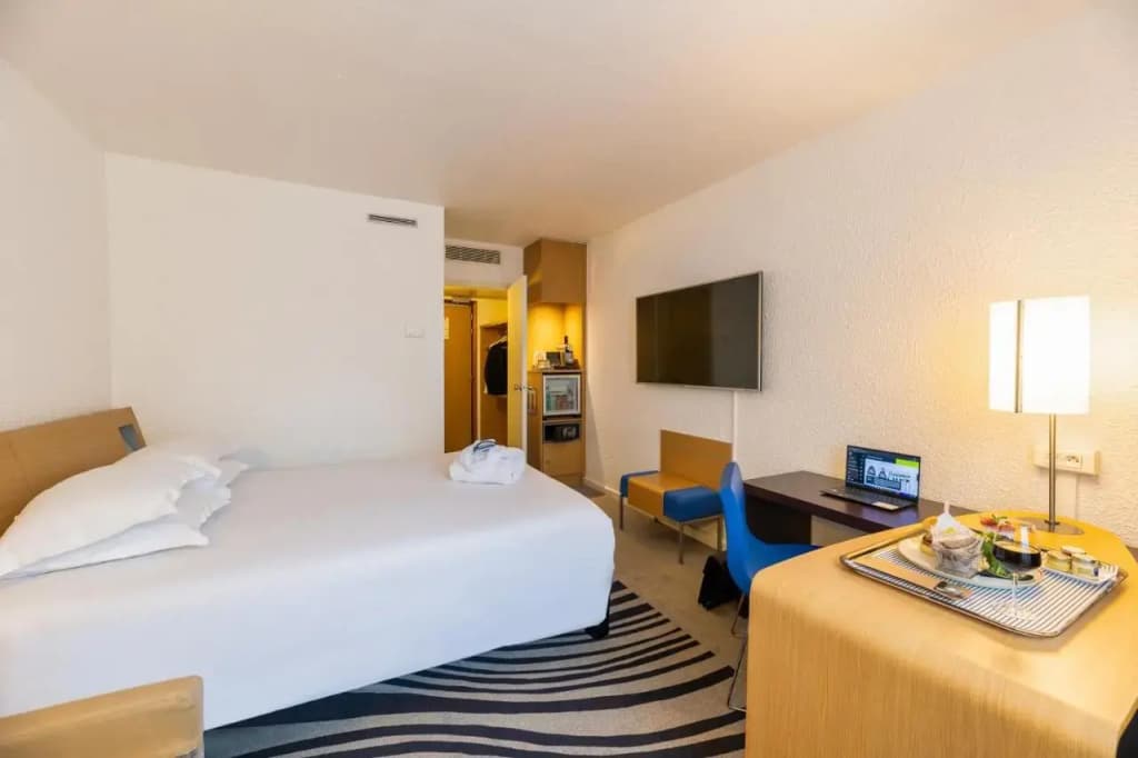 B&B HOTEL Lyon Nord - Miniature 7