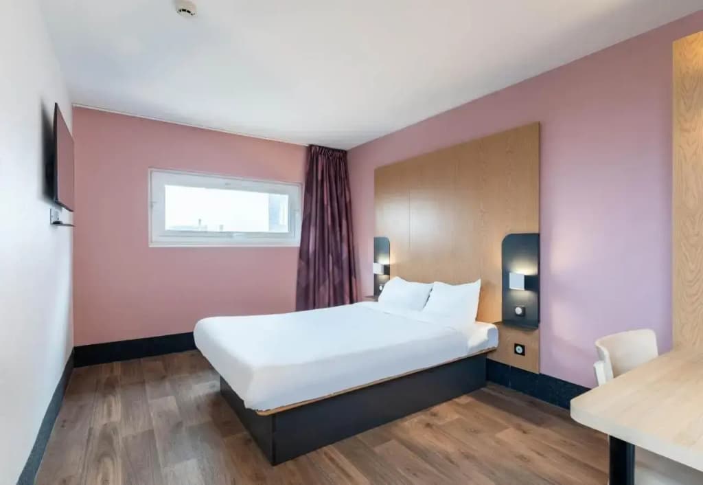 B&B HOTEL Lille Roubaix Campus Gare - Photo 3