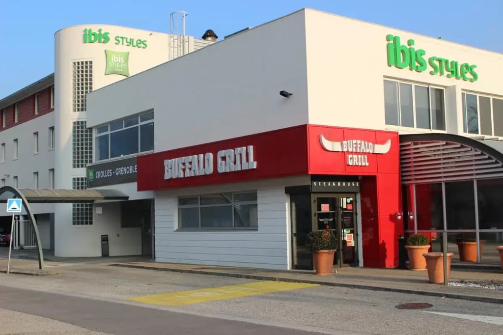 ibis Styles Crolles Grenoble A41 - Photo 2