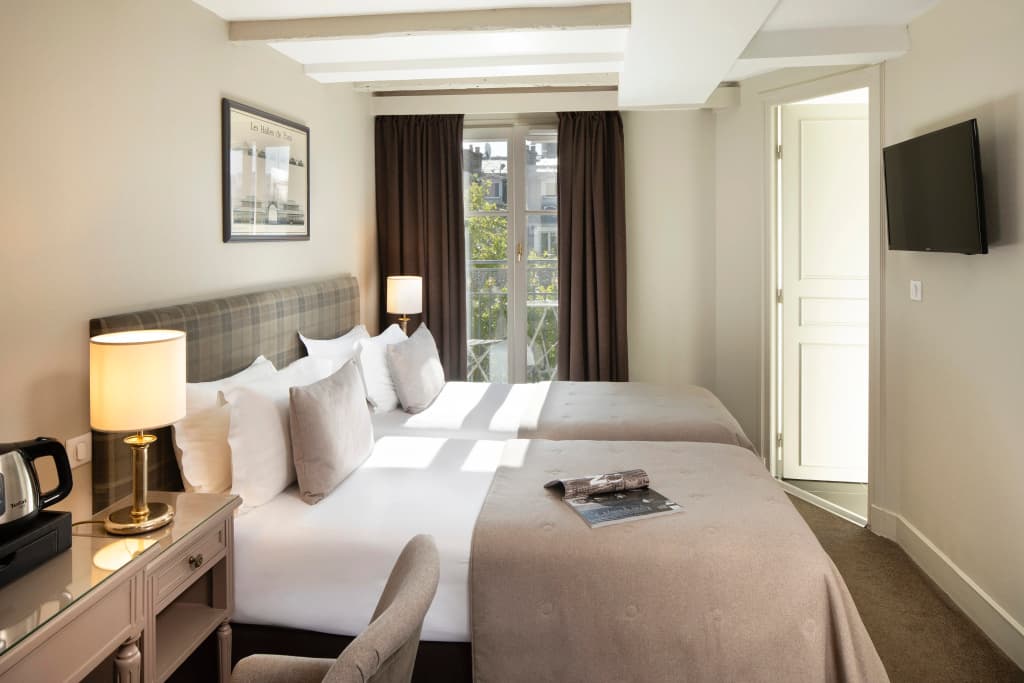 Madeleine Plaza Hotel - Photo 2