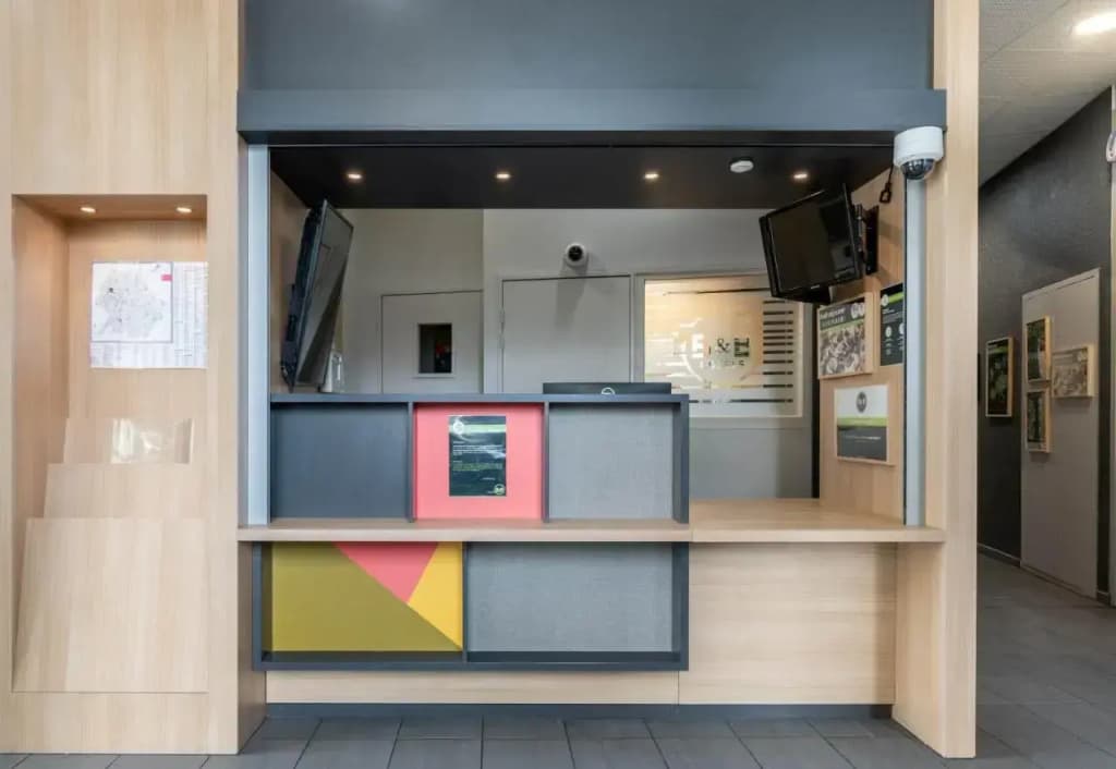 B&B HOTEL Lille Roubaix Campus Gare - Photo 2