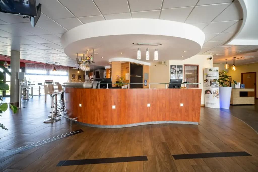 B&B HOTEL Calais Terminal Cité de l'Europe 4 étoiles - Photo 2