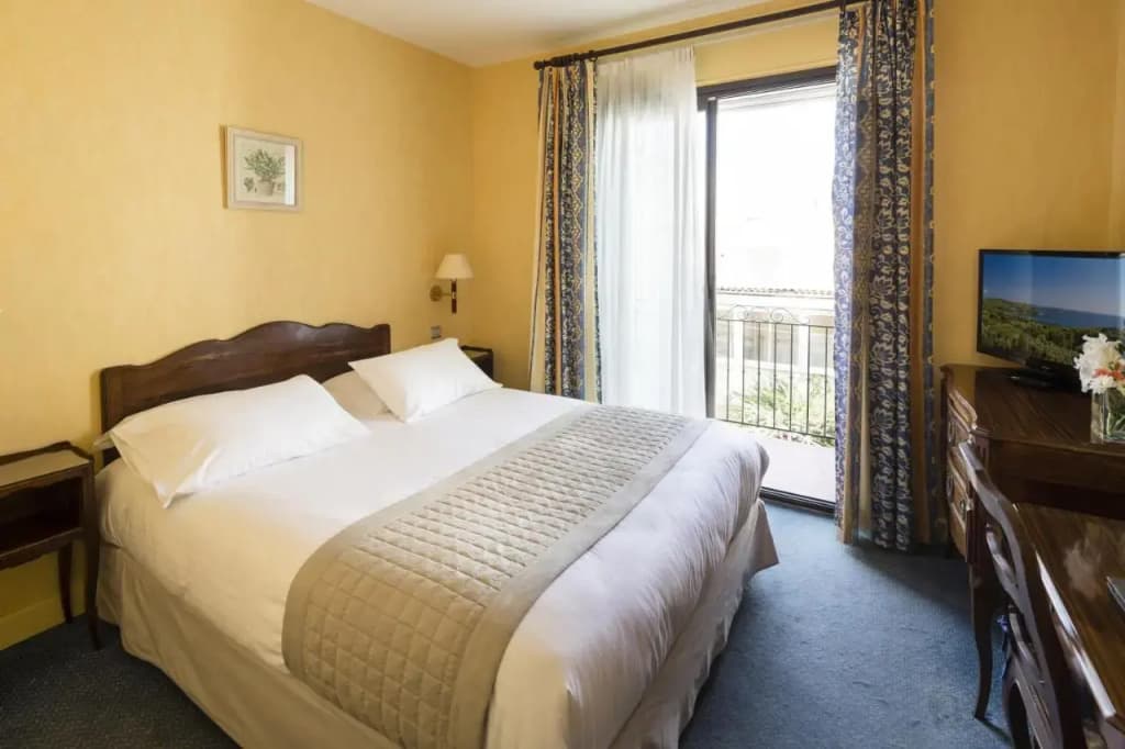 Hotel Le Provençal - Photo 2