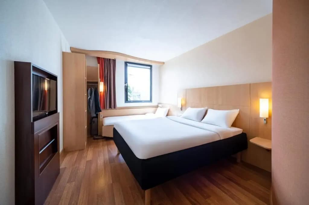 B&B HOTEL Calais Terminal Cité de l'Europe 3 étoiles - Photo 4