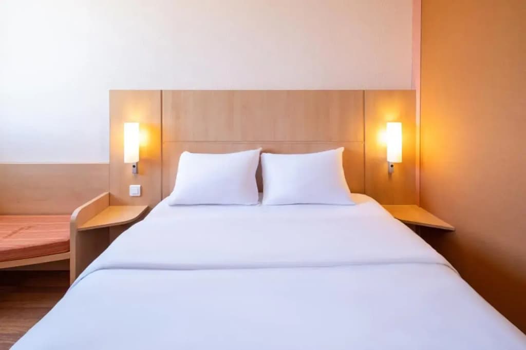 B&B HOTEL Calais Terminal Cité de l'Europe 3 étoiles - Miniature 6