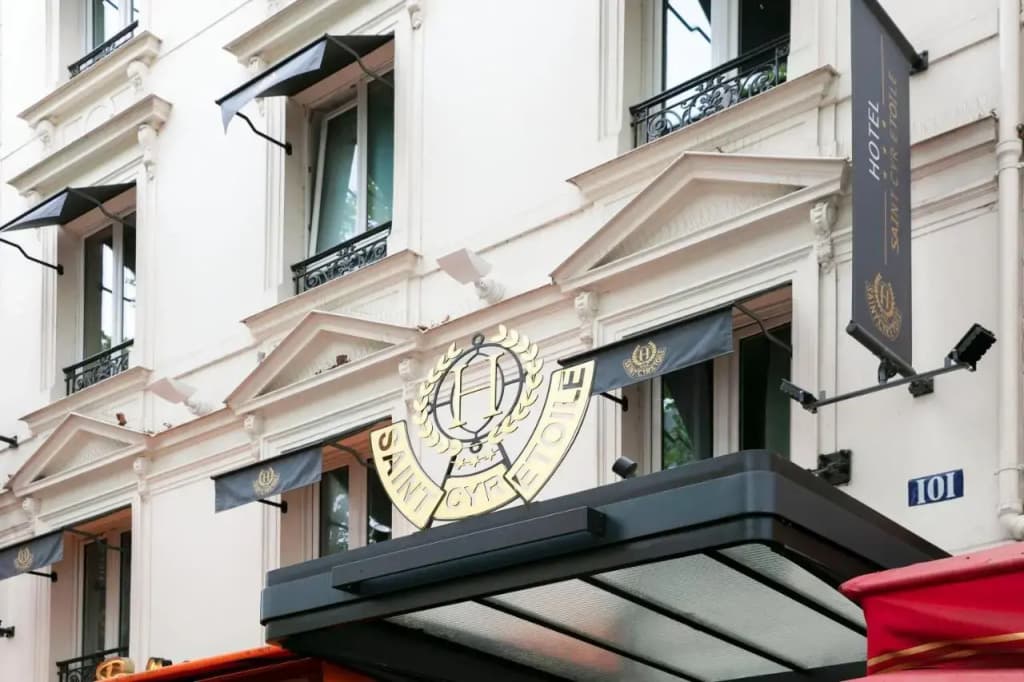 Hôtel Saint Cyr Etoile - Photo 1