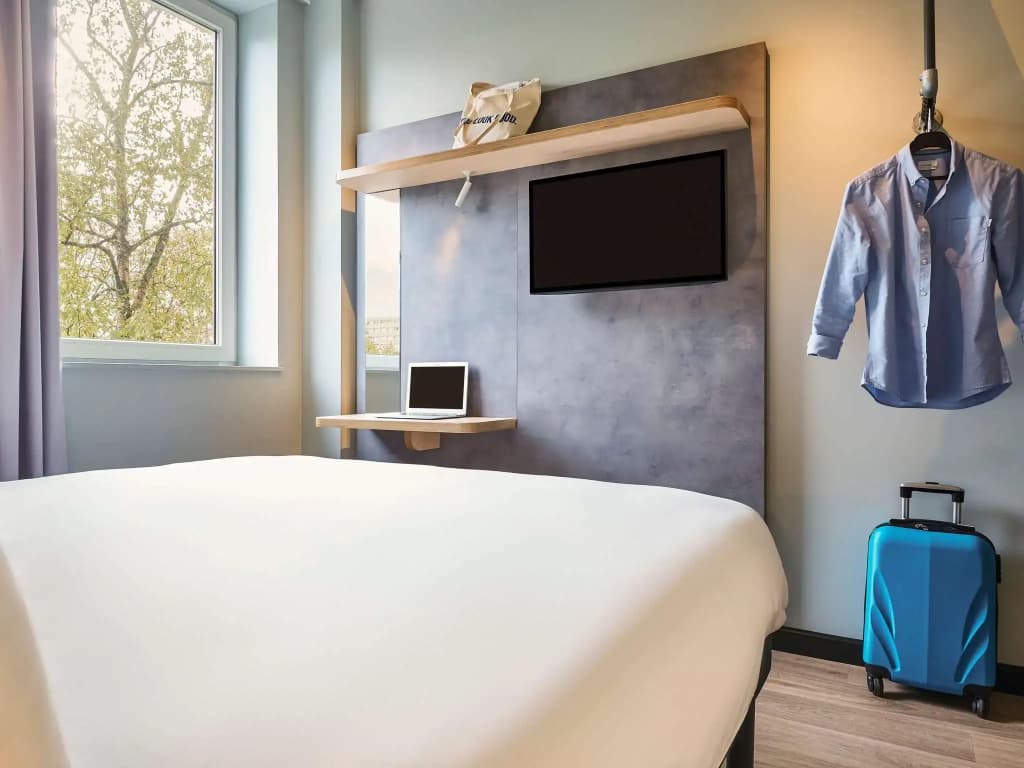 ibis budget Lunel Porte de Camargue - Photo 1