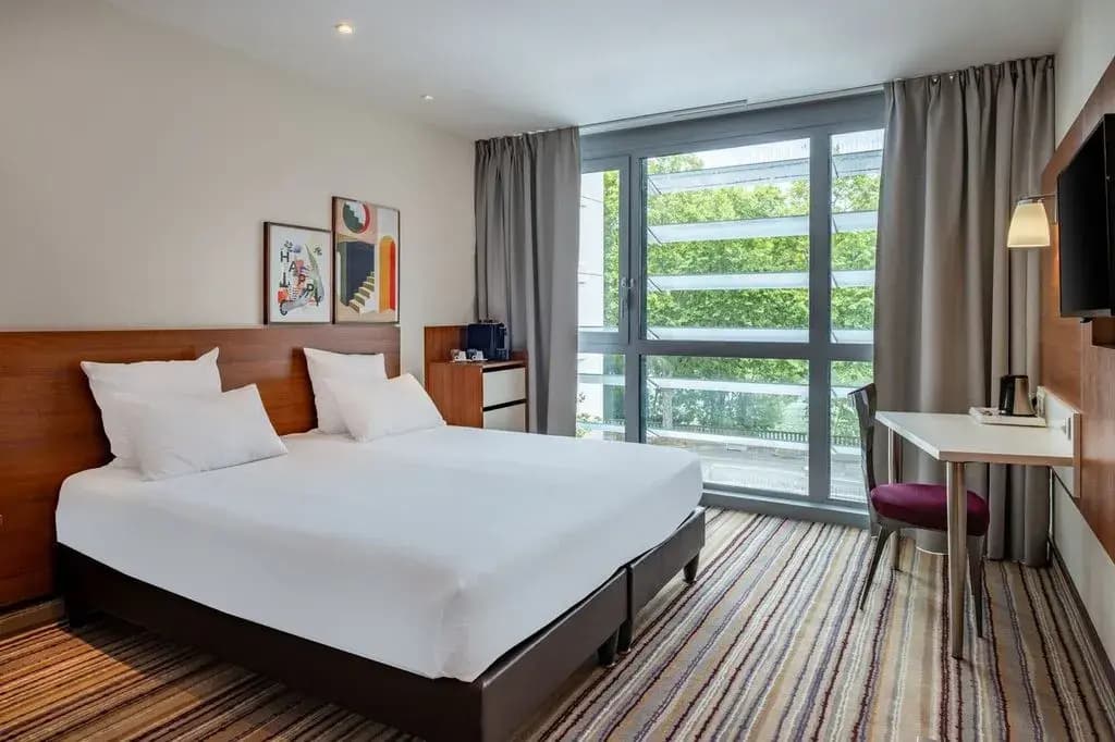 Spark by Hilton Lyon Ouest Hotel - Photo 3
