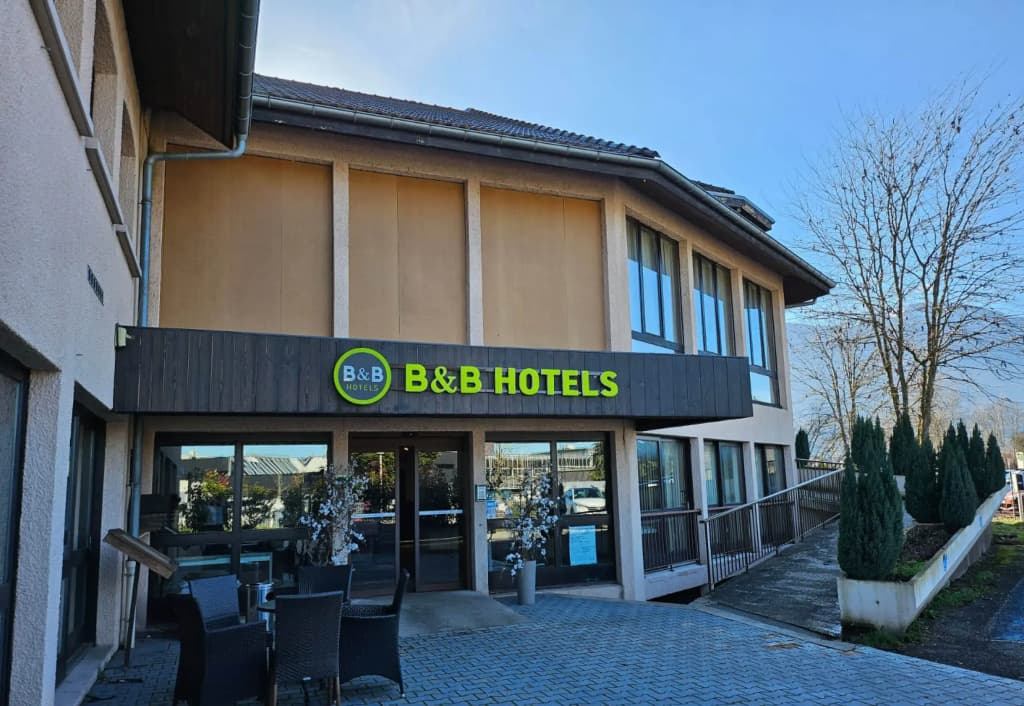 B&B HOTEL Saint-Pierre-en-Faucigny Bonneville - Photo 1