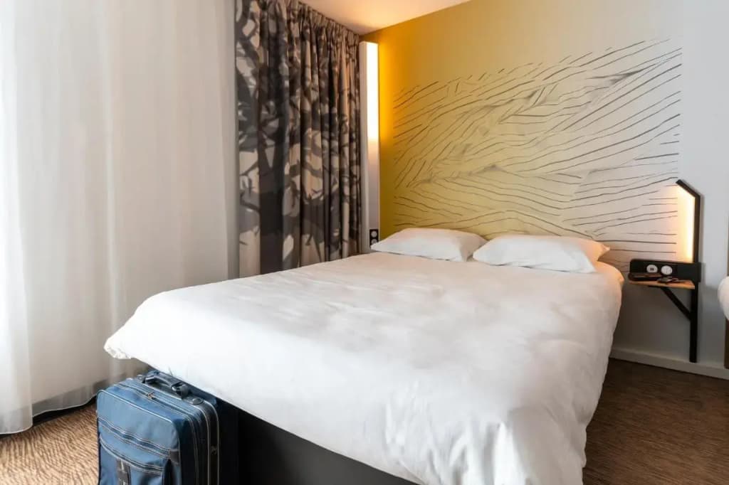 B&B HOTEL Poitiers Aéroport - Photo 4