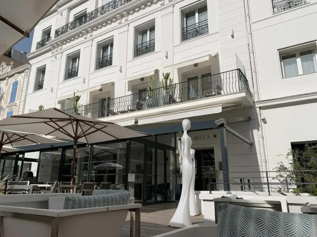 Hôtel Le Canberra - Photo 1