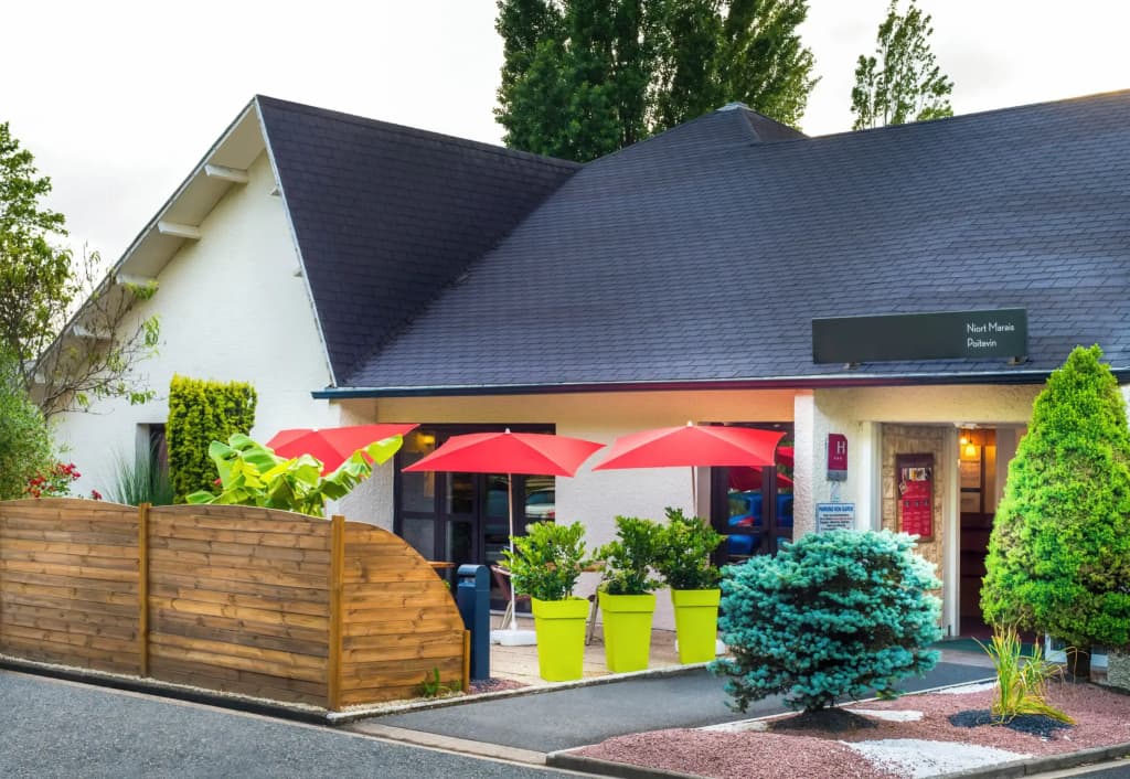 B&B Hotel Niort Sud Venise Verte - Photo 1
