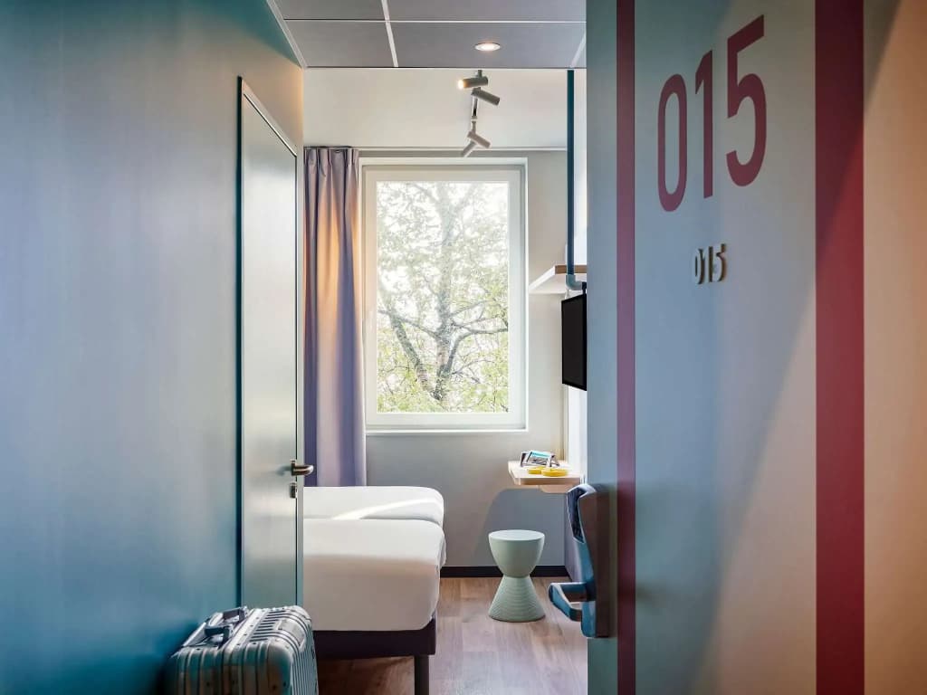 ibis budget Lunel Porte de Camargue - Photo 3