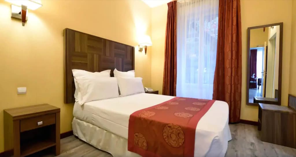Hotel Capitole - Photo 2