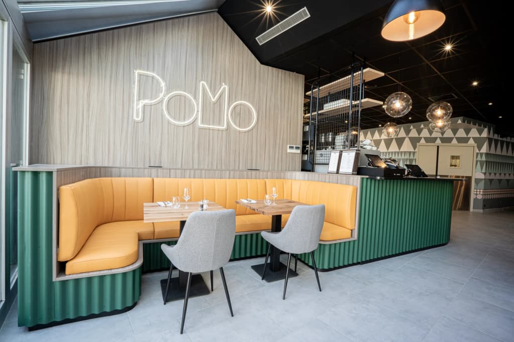 PoMo Hotel & Restaurant - Miniature 8