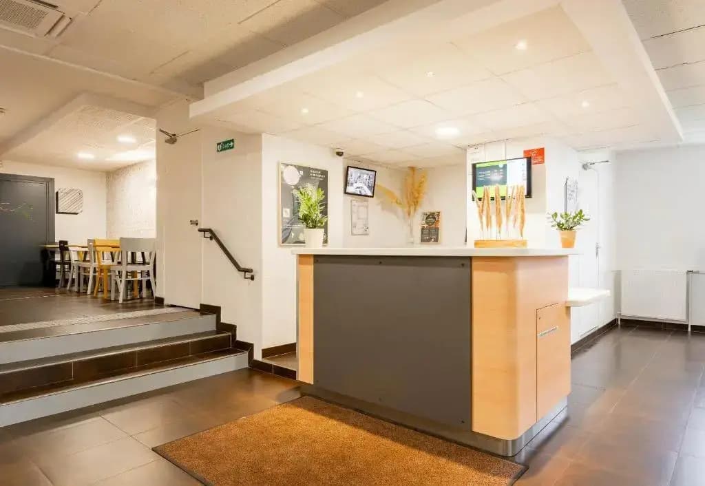B&B HOTEL Valenciennes Sud - Photo 2