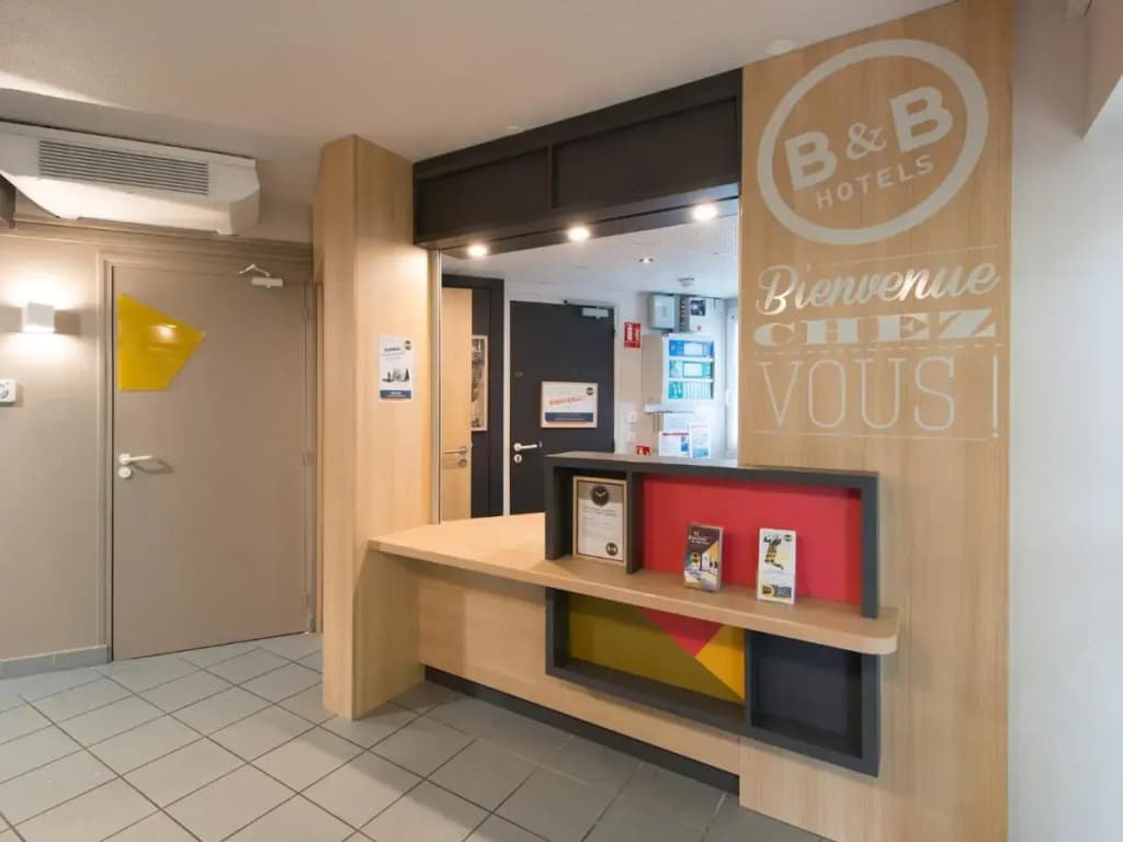 B&B HOTEL Blois Sud Vineuil - Photo 2