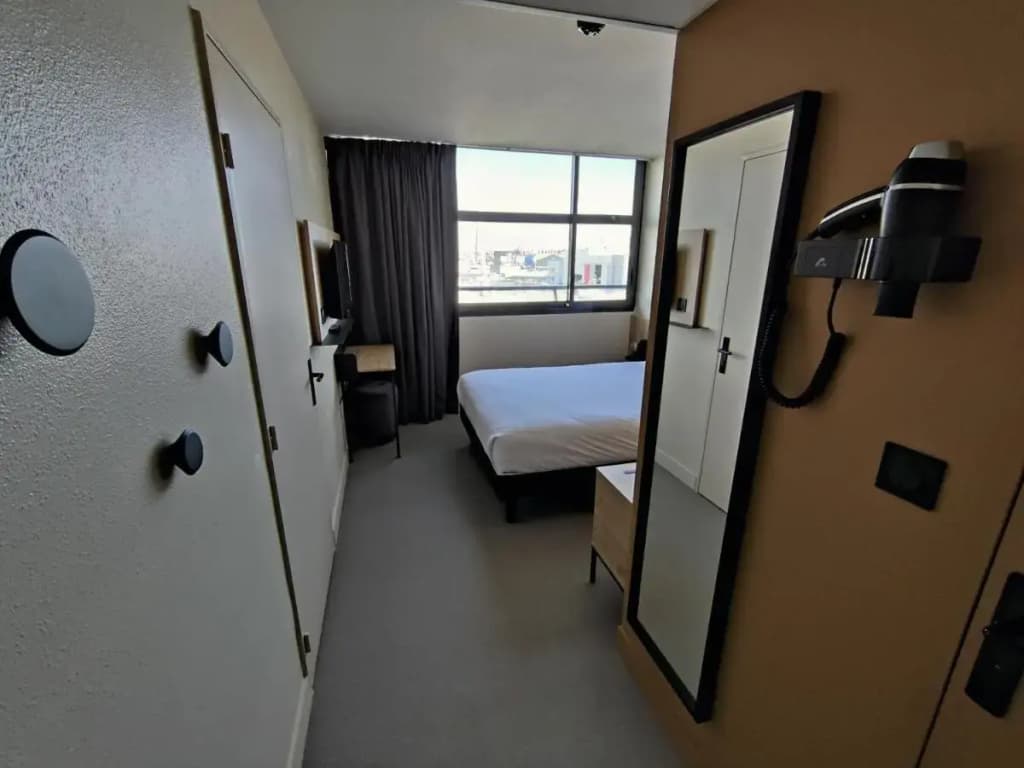 B&B HOTEL La Rochelle Centre les Minimes - Miniature 8