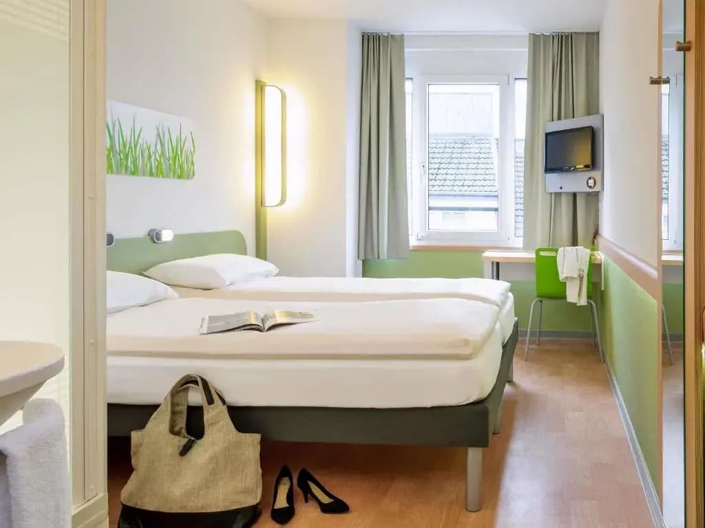 ibis budget Clermont-Ferrand Le Brézet Aéroport - Photo 4