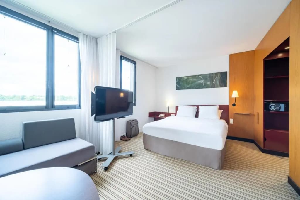 B&B HOTEL Calais Terminal Cité de l'Europe 4 étoiles - Photo 4