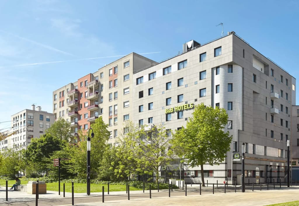 B&B HOTEL Saint-Quentin-en-Yvelines Centre Gare - Photo 1