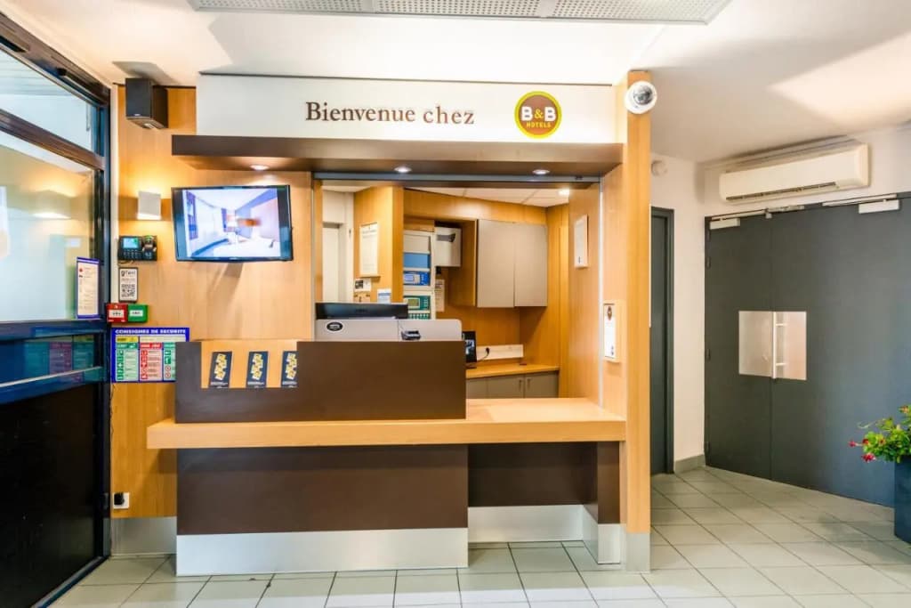 B&B HOTEL Cholet Sud - Photo 2