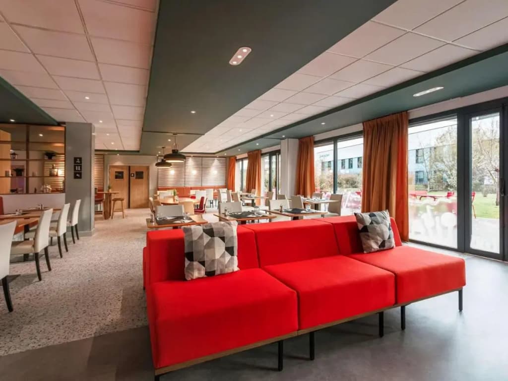 ibis Lyon Meyzieu - Photo 1