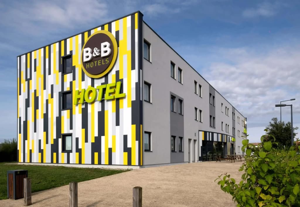 B&B HOTEL Niort Marais Poitevin Est - Photo 1