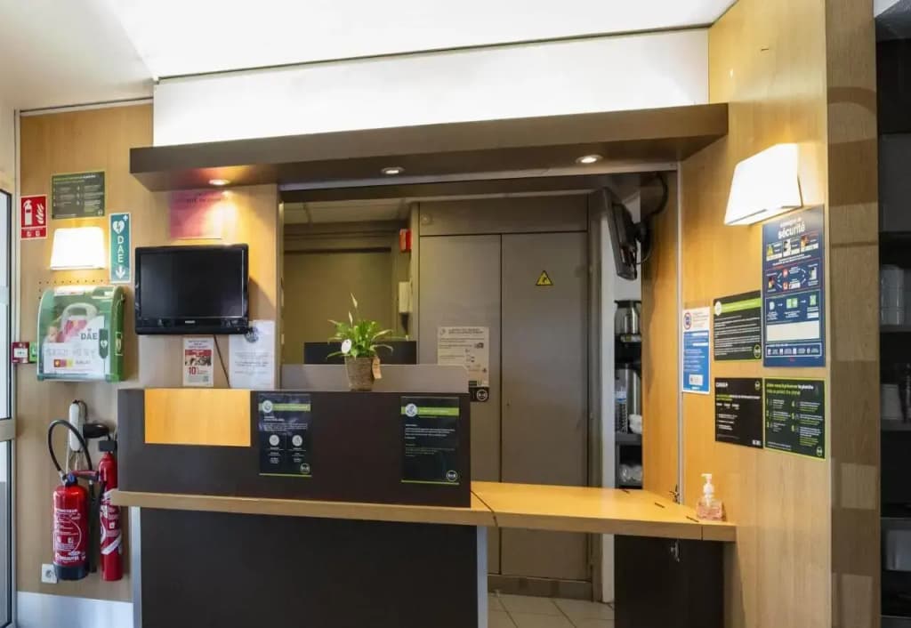 B&B HOTEL Avignon (1) - Photo 2