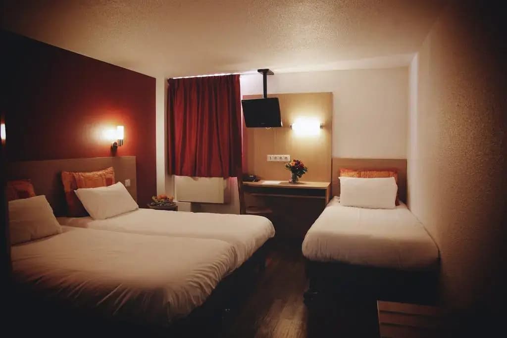 La Roseraie - Hotel & Restaurant - Photo 3
