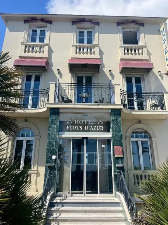 Hotel Flots d'Azur - Photo 1