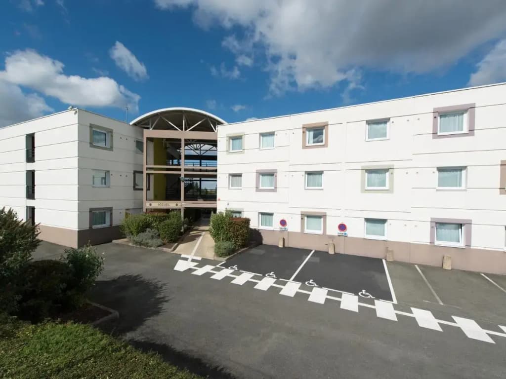 B&B HOTEL Blois Sud Vineuil - Photo 1