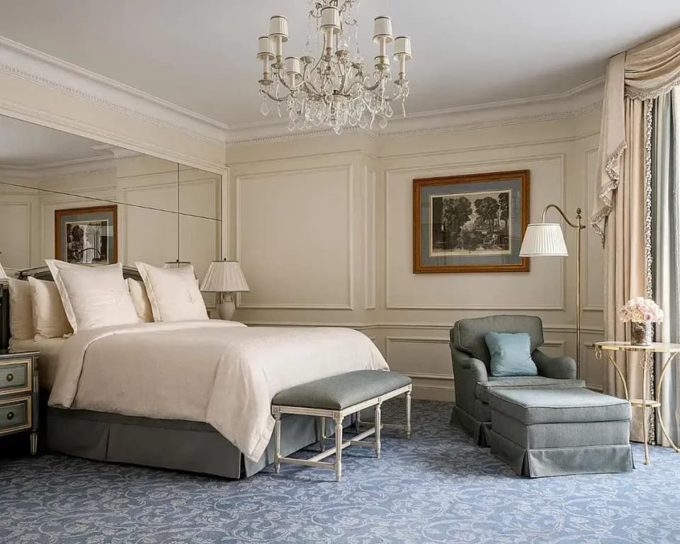 Four Seasons George V Hotel - Photo 4