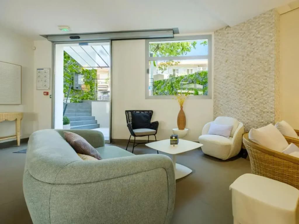 B&B HOTEL Antibes Juan-les-Pins - Photo 3