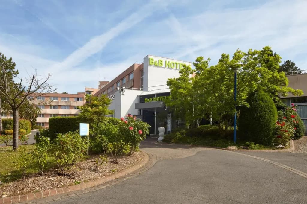 B&B HOTEL Cergy Port - Photo 1