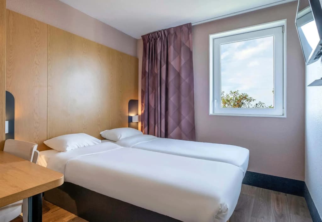 B&B HOTEL Niort Marais Poitevin Est - Miniature 8