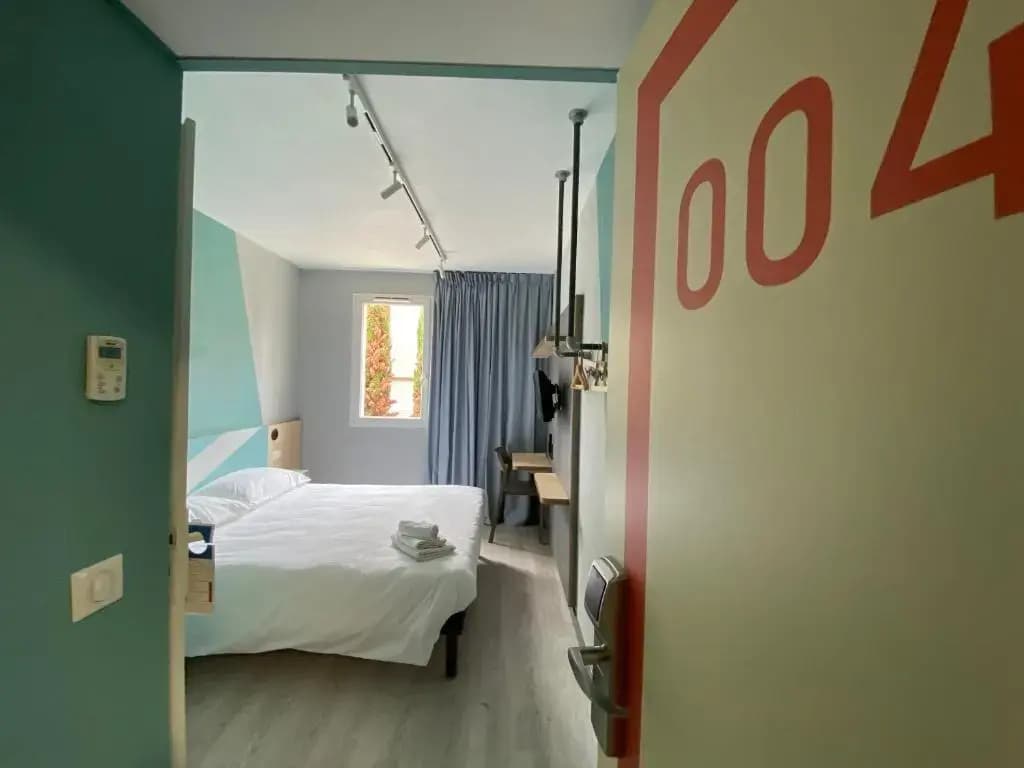 ibis budget Lunel Porte de Camargue - Photo 4