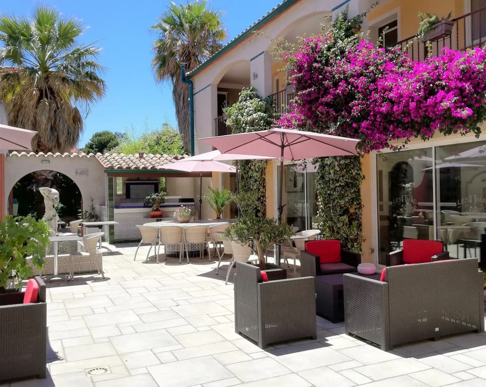 Logis Hotel Restaurant Les II Mas - Photo 1